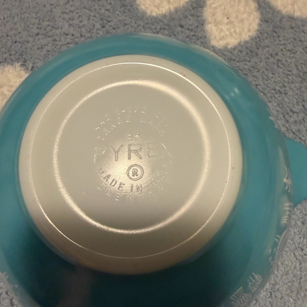 Vintage Pyrex Amish Butterprint Cinderella Blue and White Mixing Bowls Set of 3 - Picture 5 of 8
